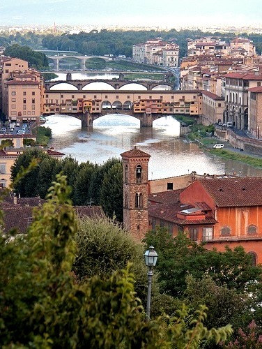 by lucesucarta on Flickr.Ponte Vecchio da Piazzale Michelangelo in Florence, Italy.